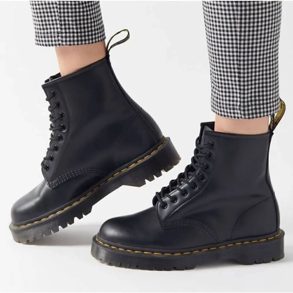Dr Martens 1460 Bex Smooth Leather Lace Up Boots US lady 6